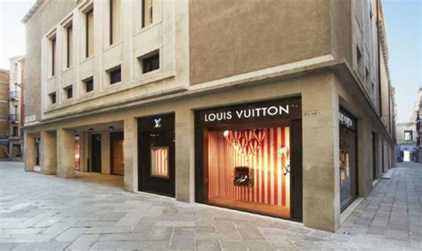 louis vuitton prezzo di fabbrica|Louis Vuitton ita.